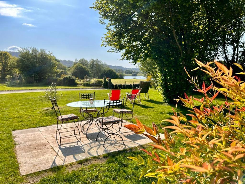 Le Bouddha Du Lac Saint-Germain-de-Tallevende Exteriér fotografie